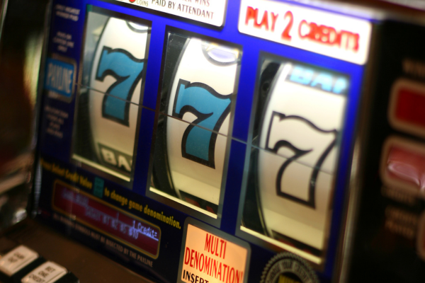 Slot machine with 777